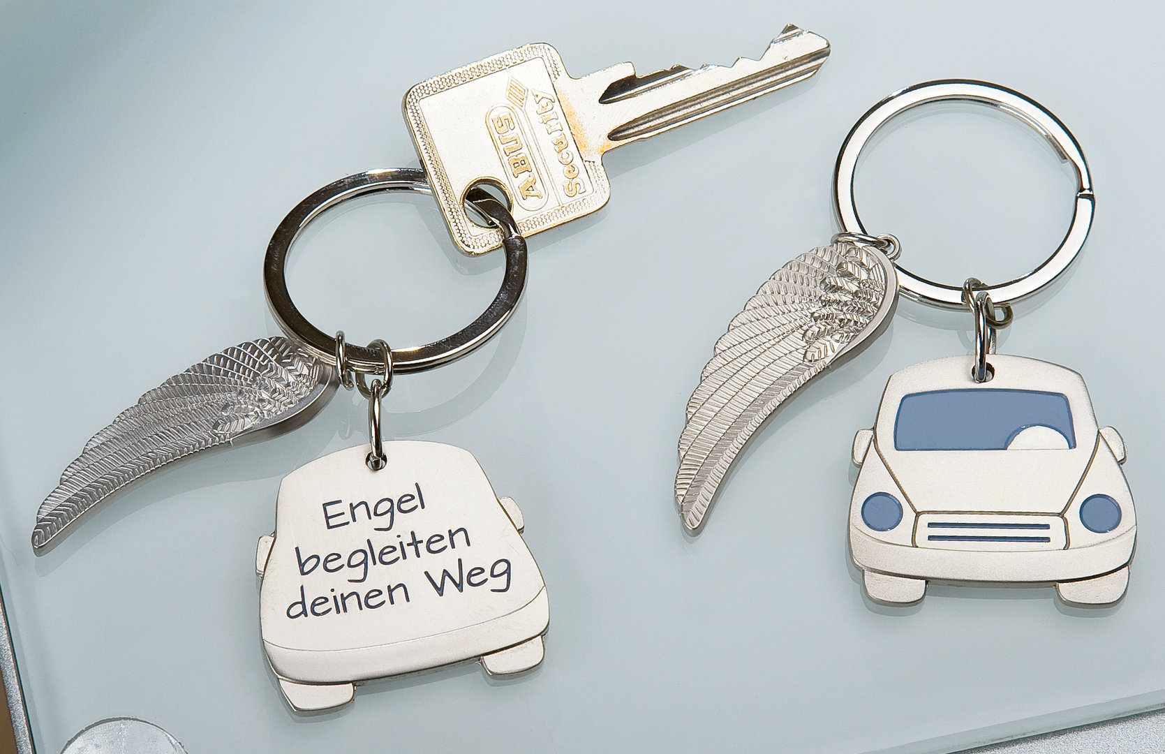 Engel im Auto Schlüsselanhänger von Angels Welcome – Latz Und Hose